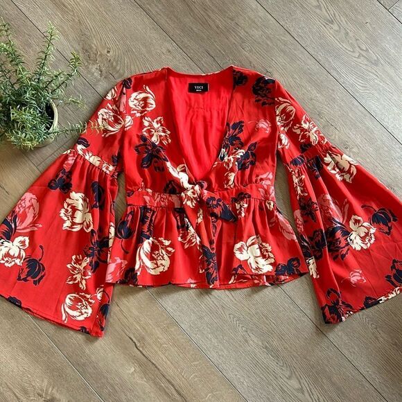 NWOT VICI RED FLORAL TIE TOP WITH FLARE SLEEVES SIZE SMALL - Picture 4 of 9